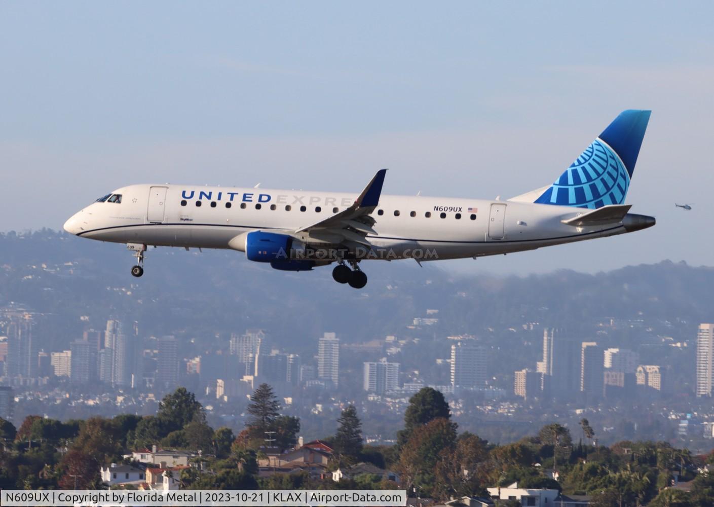 N609UX, 2019 Embraer ERJ-175LL (ERJ-170-200LL) C/N 17000807, SKW/UE E175 nc zx RNO-LAX