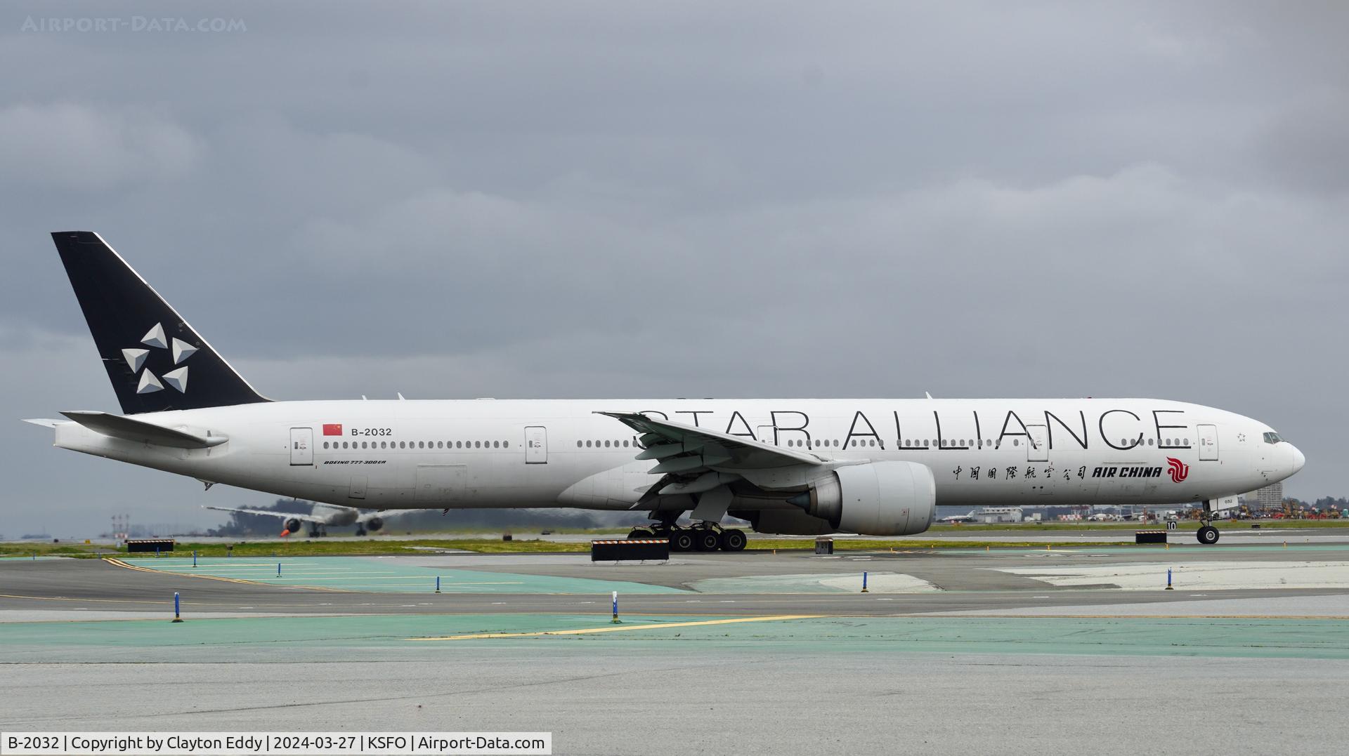 B-2032, 2012 Boeing 777-39L/ER C/N 38671, Runway 10 SFO 2024.