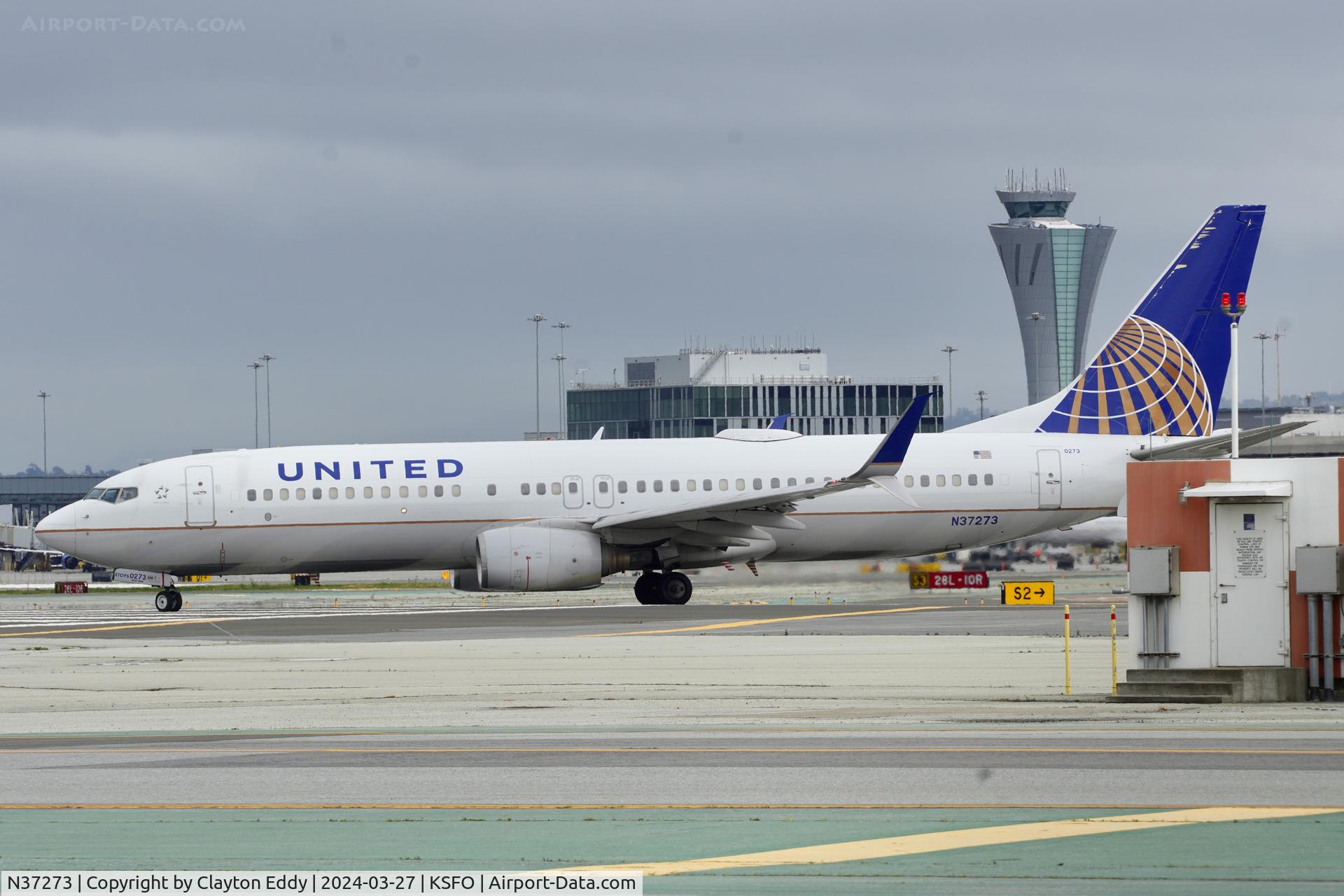 N37273, 2001 Boeing 737-824 C/N 31591, Runway 10 SFO 2024.
