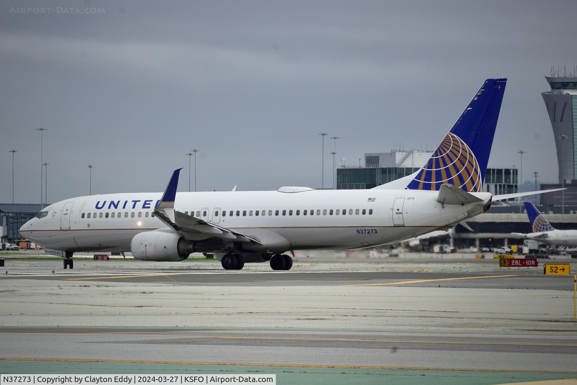 N37273, 2001 Boeing 737-824 C/N 31591, Runway 10 SFO 2024.