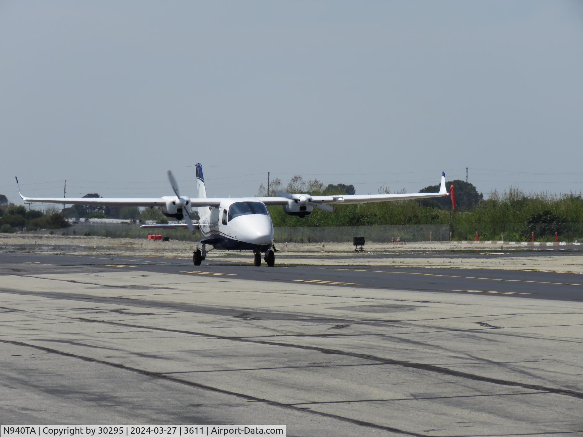 N940TA, 2014 Tecnam P-2006T C/N 140/US, Taxiing