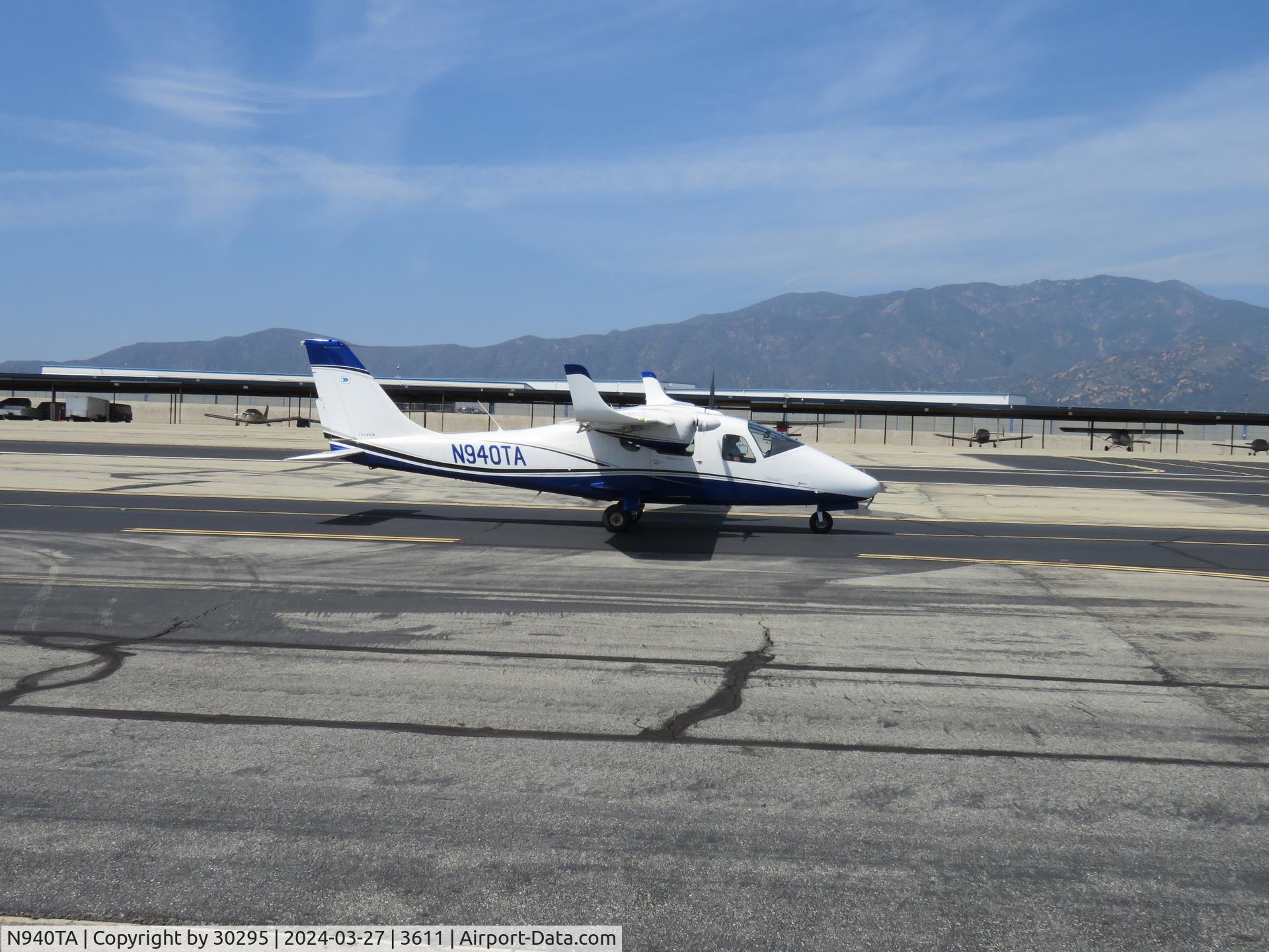N940TA, 2014 Tecnam P-2006T C/N 140/US, Taxiing