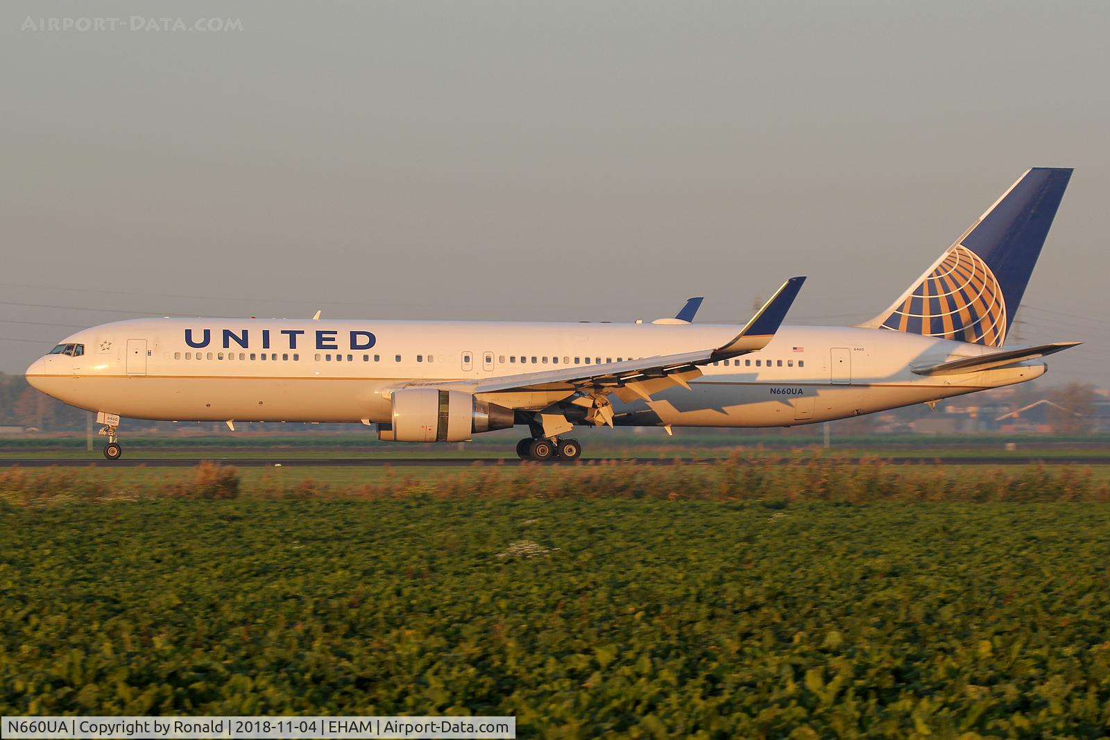 N660UA, 1993 Boeing 767-322/ER C/N 27115, at spl