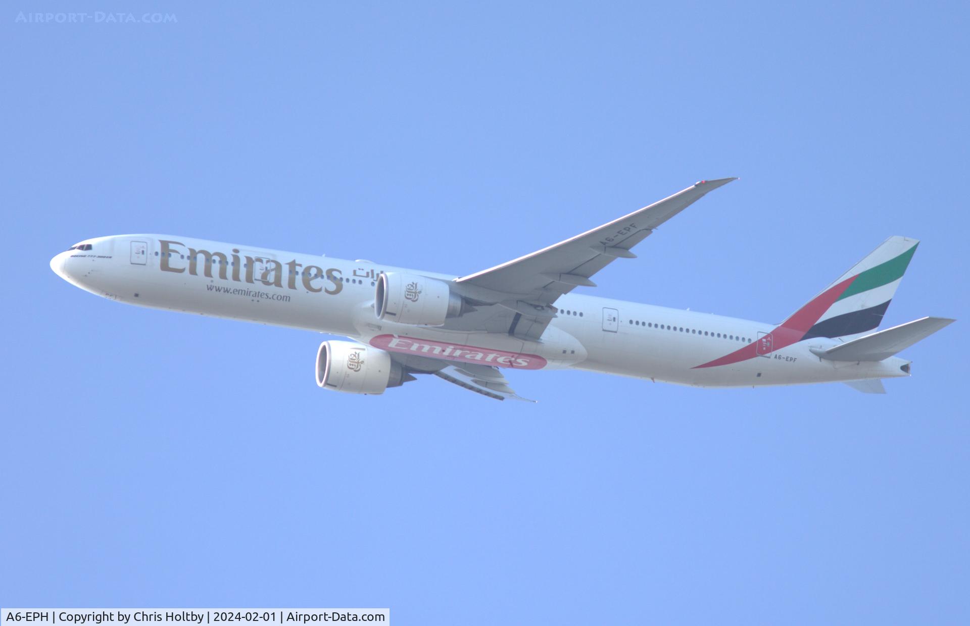 A6-EPH, 2015 Boeing 777-31H/ER C/N 42327, Over Amwell, Herts