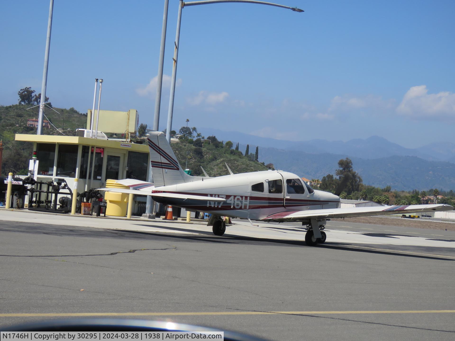 N1746H, 1977 Piper PA-28R-201 Cherokee Arrow III C/N 28R-7737011, Getting fuel