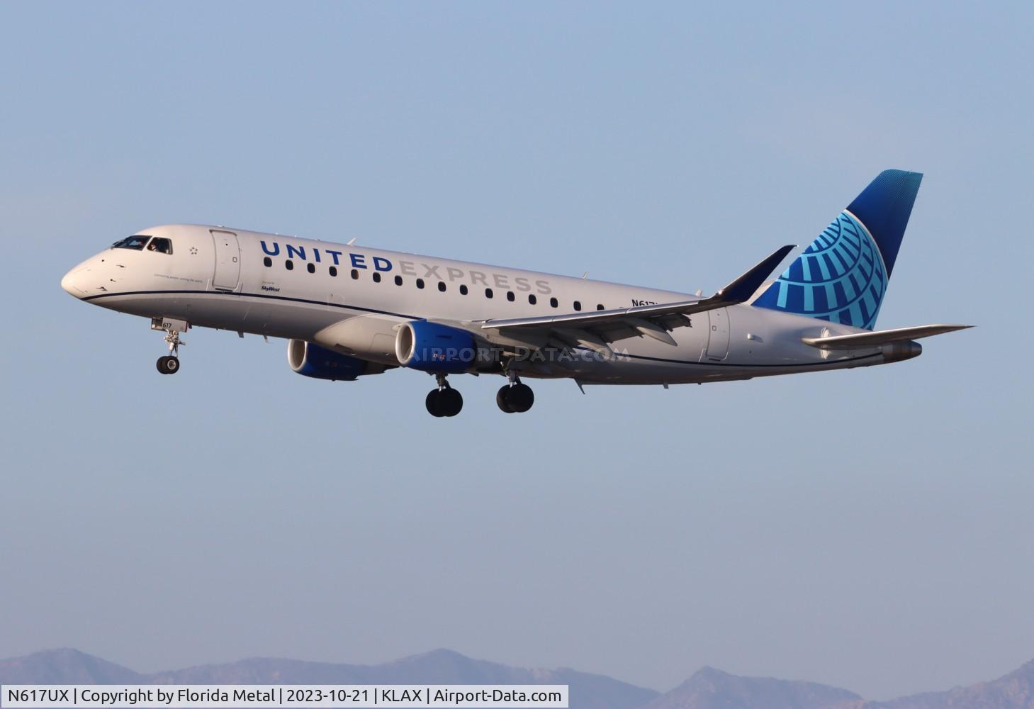 N617UX, 2019 Embraer 175LR (ERJ-170-200LR) C/N 17000819, SKW/UE E175 zx ACV-LAX