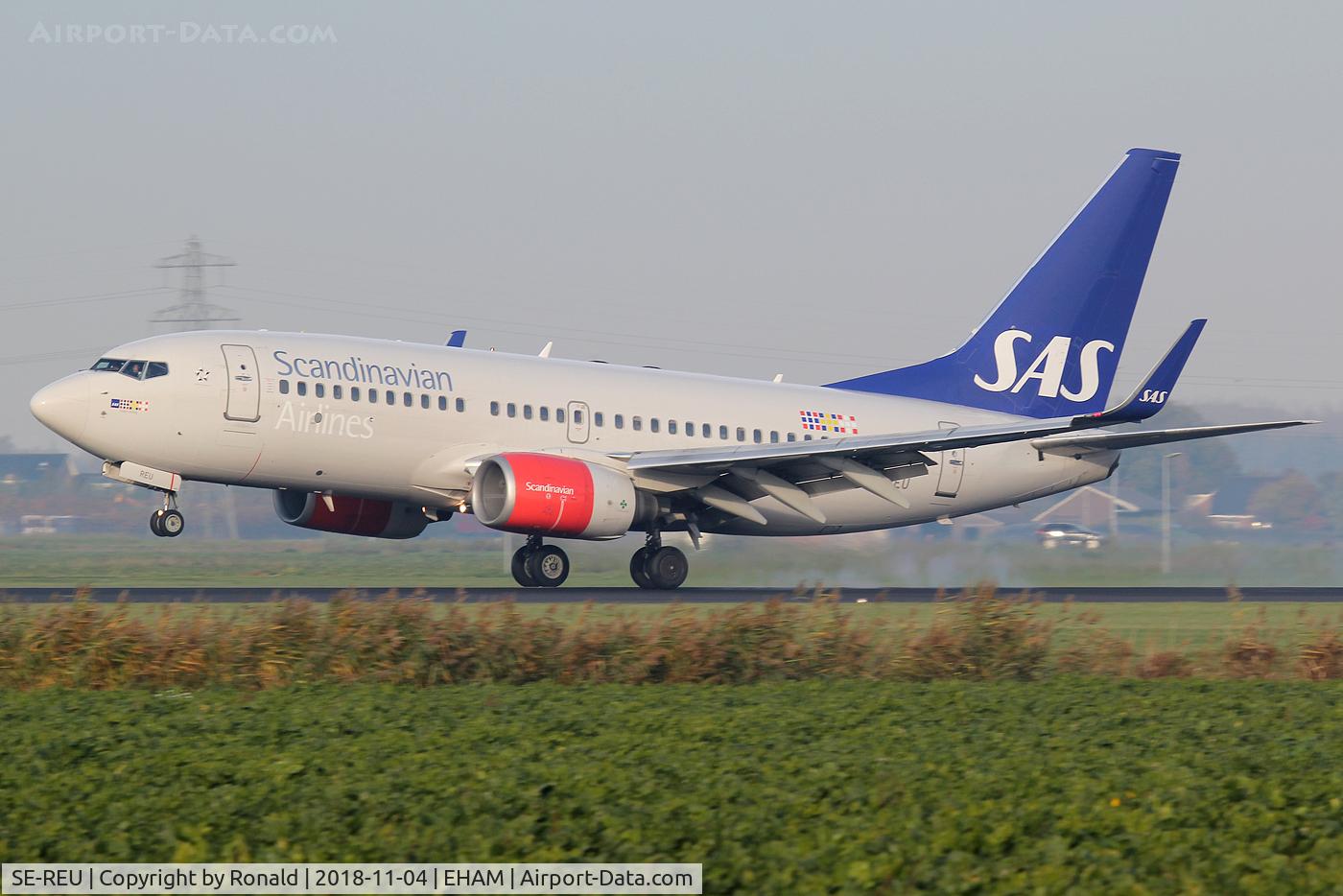 SE-REU, 2002 Boeing 737-76N C/N 33005, at spl