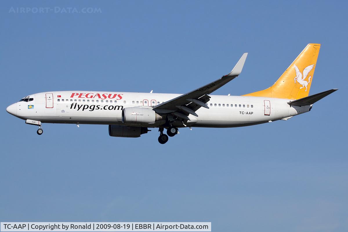 TC-AAP, 2002 Boeing 737-86N C/N 32736, at ebbr