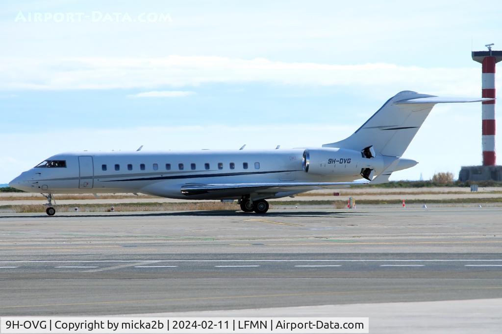 9H-OVG, 2014 Bombardier BD-700-1A10 Global 6000 C/N 9622, Taxiing with new colours