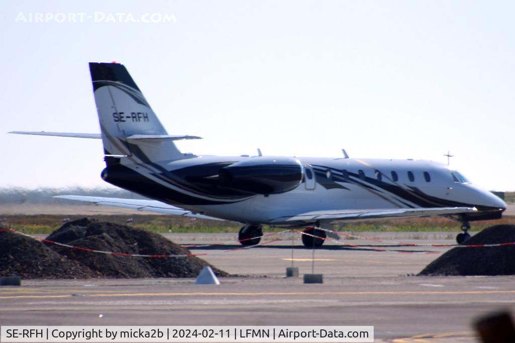 SE-RFH, 2006 Cessna 680 Citation Sovereign C/N 680-0059, Taxiing