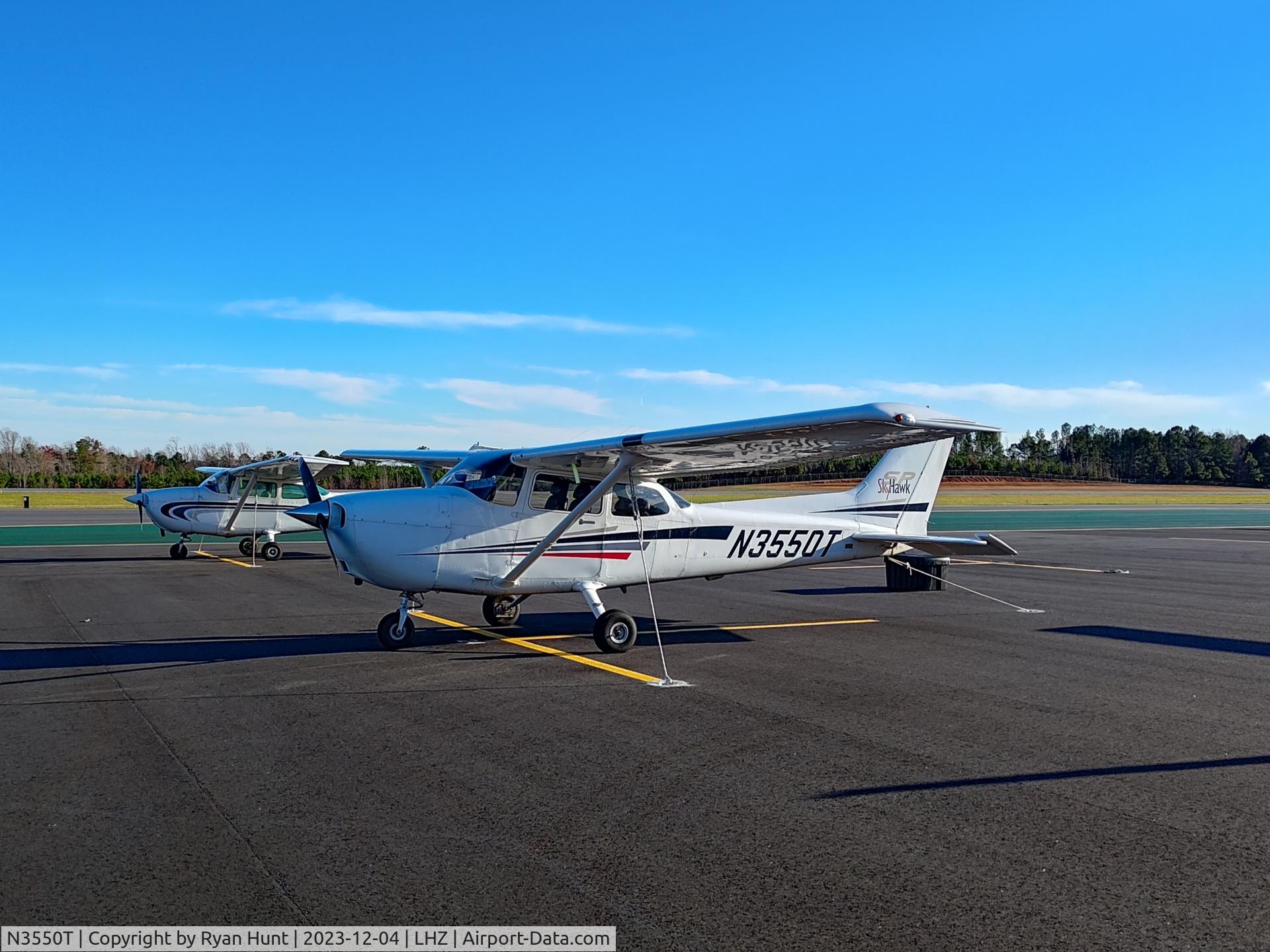 N3550T, 2001 Cessna 172S C/N 172S8893, Parked at KLHZ.