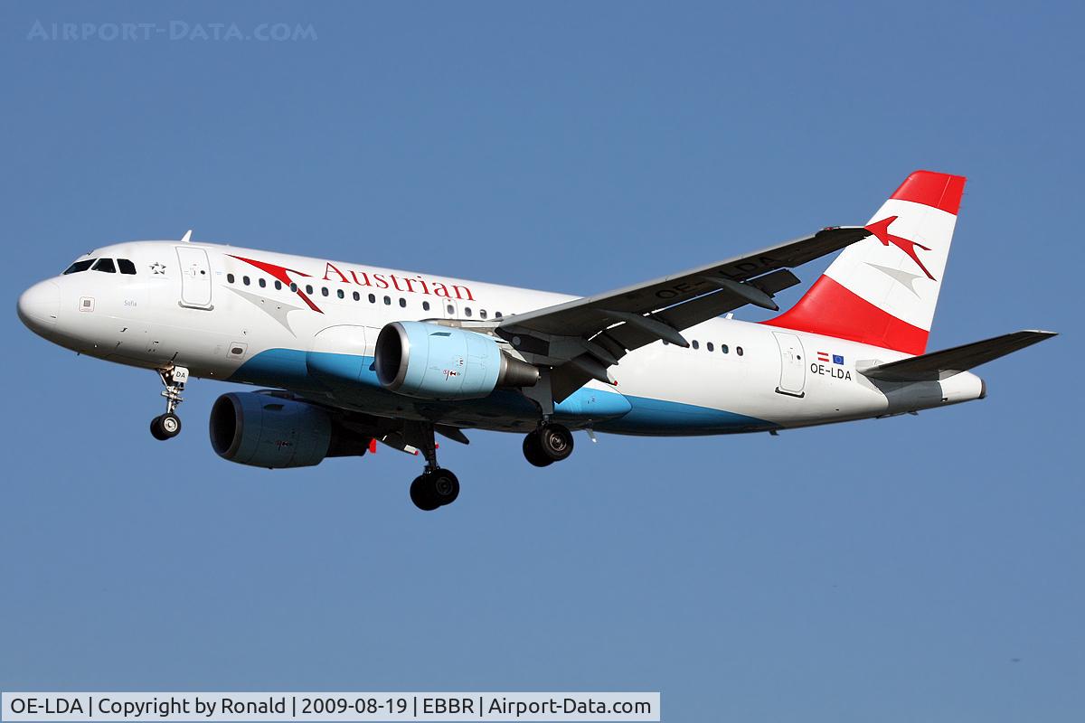OE-LDA, 2004 Airbus A319-112 C/N 2131, at ebbr