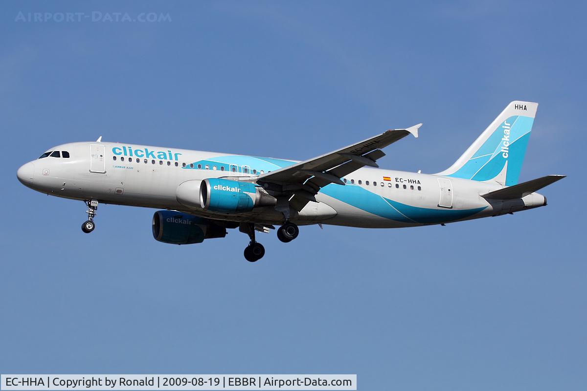 EC-HHA, 2000 Airbus A320-214 C/N 1221, at ebbr