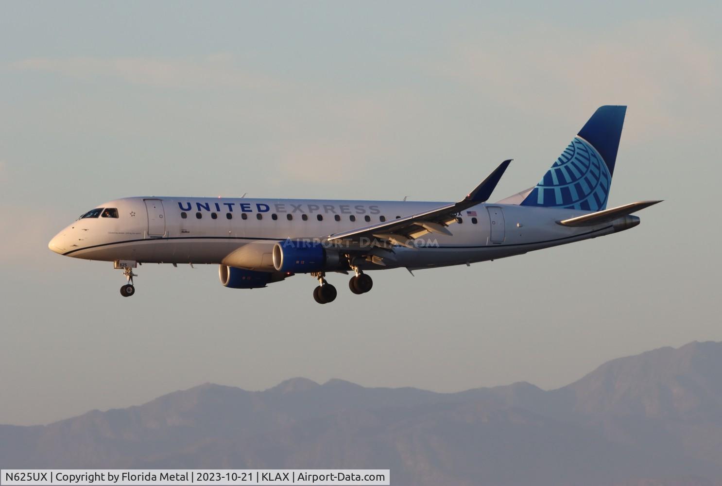 N625UX, 2019 Embraer ERJ-175LL (ERJ-170-200LL) C/N 17000835, SKW/UE E175 zx SBA-LAX