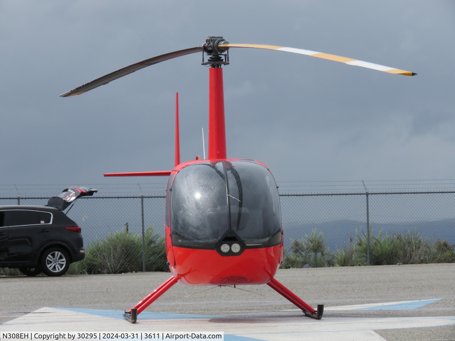 N308EH, 2002 Robinson R44 C/N 1153, Parked