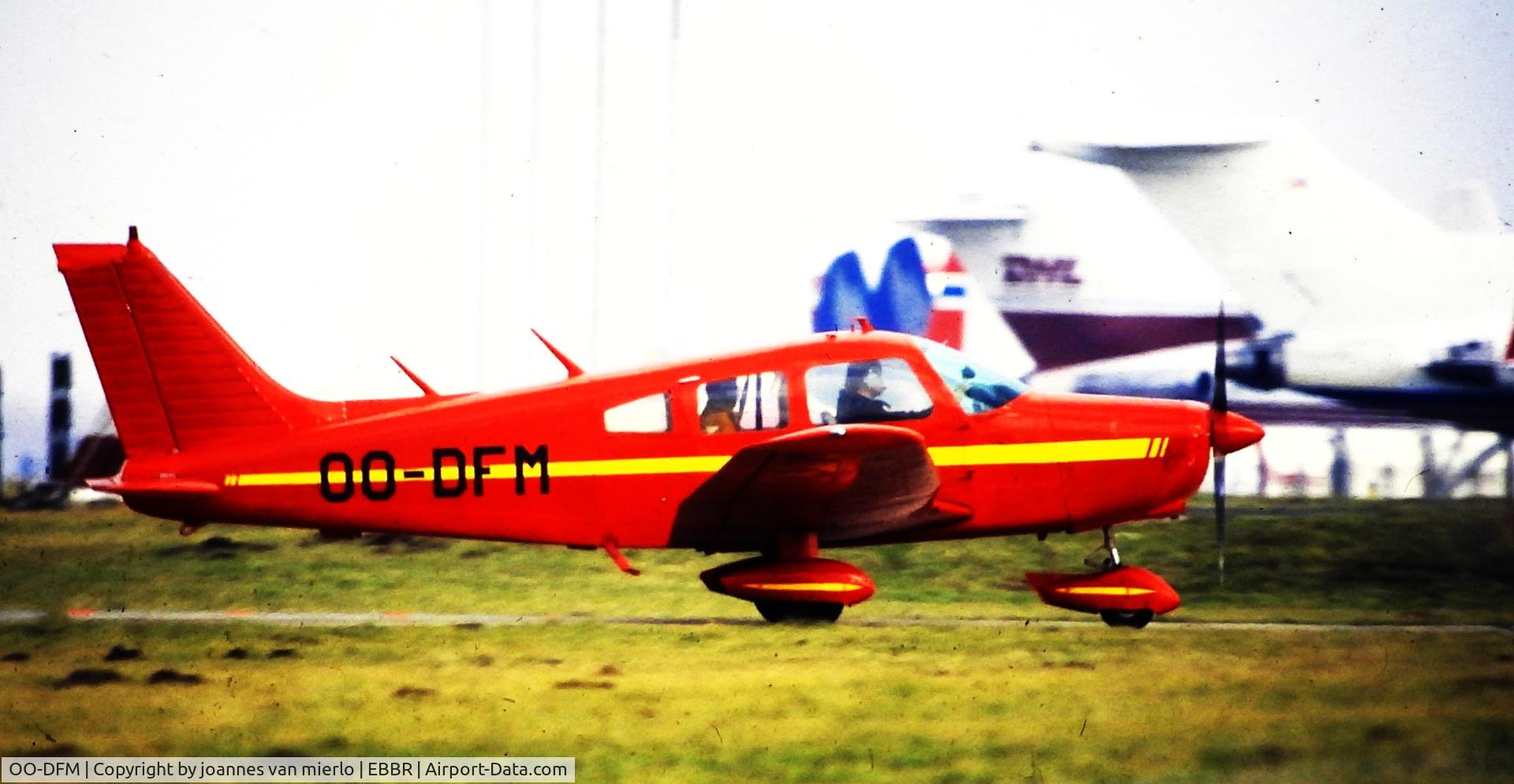 OO-DFM, Piper PA-28-151 C/N 287615093, ex-slide
