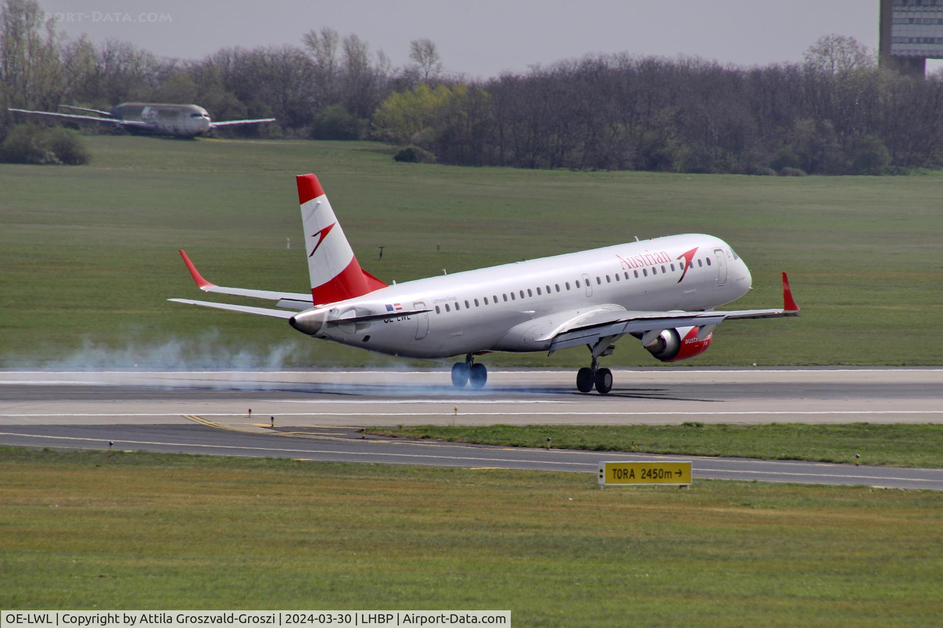 OE-LWL, 2012 Embraer 195LR (ERJ-190-200LR) C/N 19000532, LHBP/BUD - Liszt Ferenc International Airport, Hungary