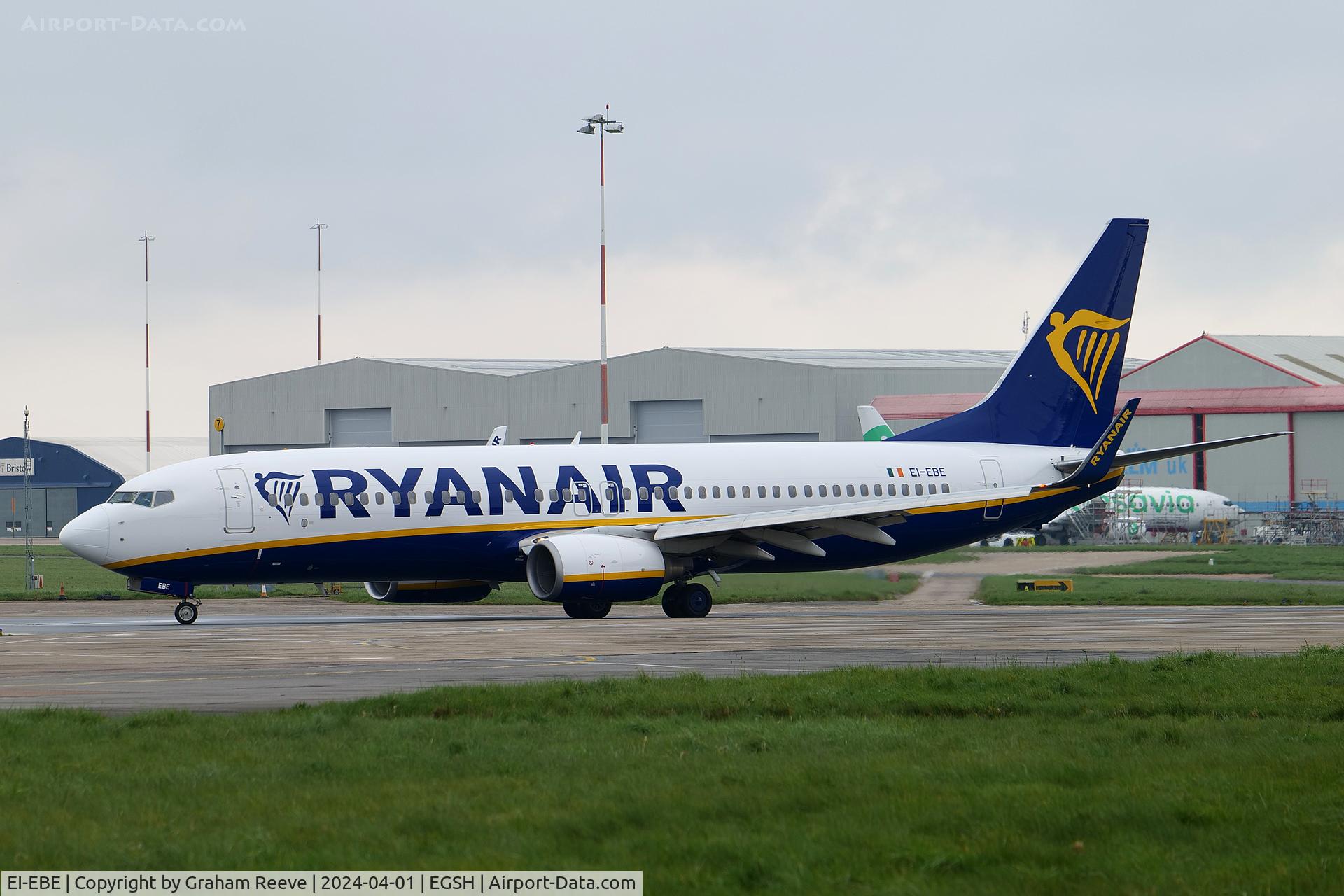 EI-EBE, 2009 Boeing 737-8AS C/N 37523, Departing from Norwich.
