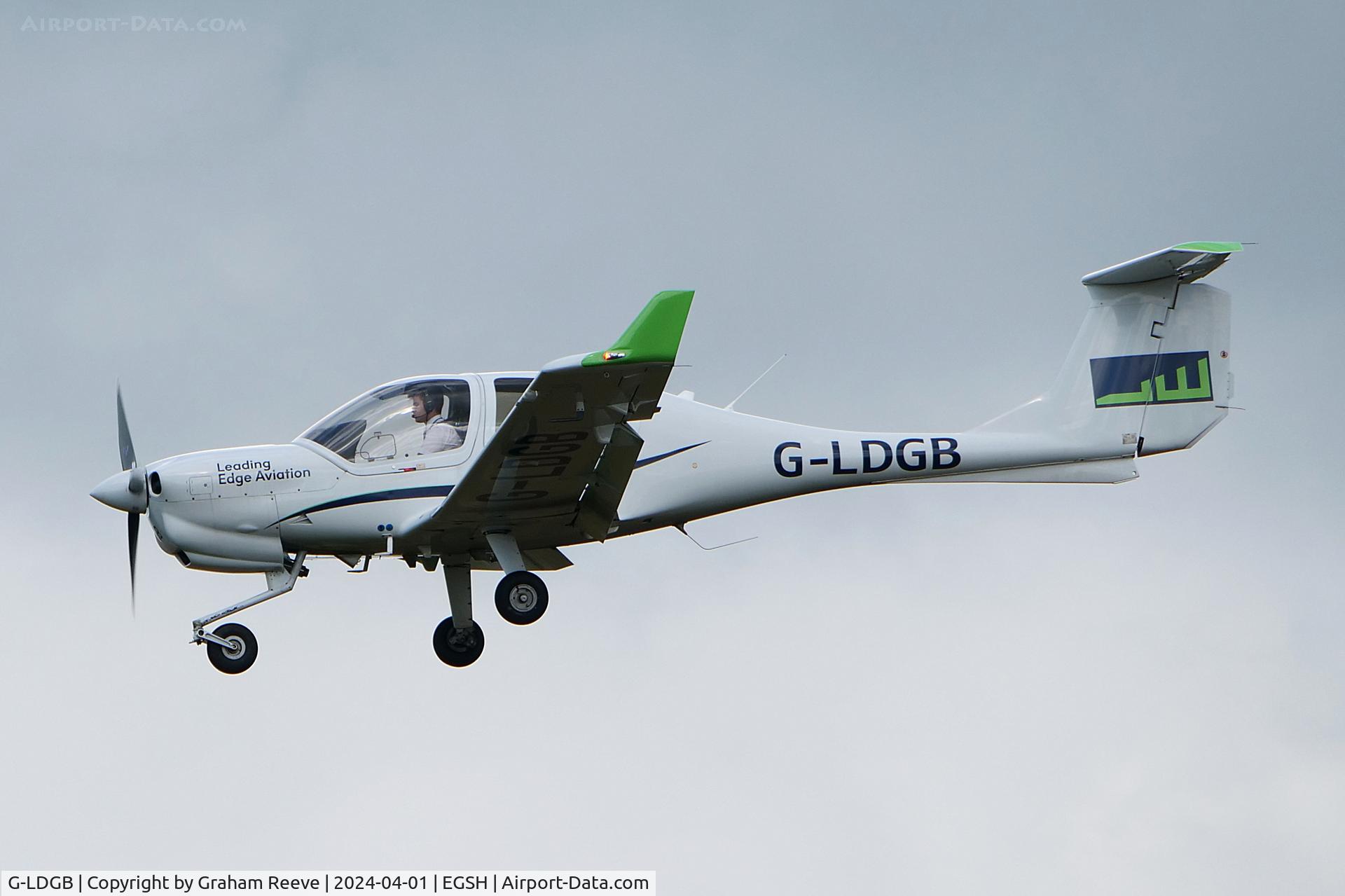 G-LDGB, 2015 Diamond DA-40 Diamond Star C/N 40.N296, Landing at Norwich.