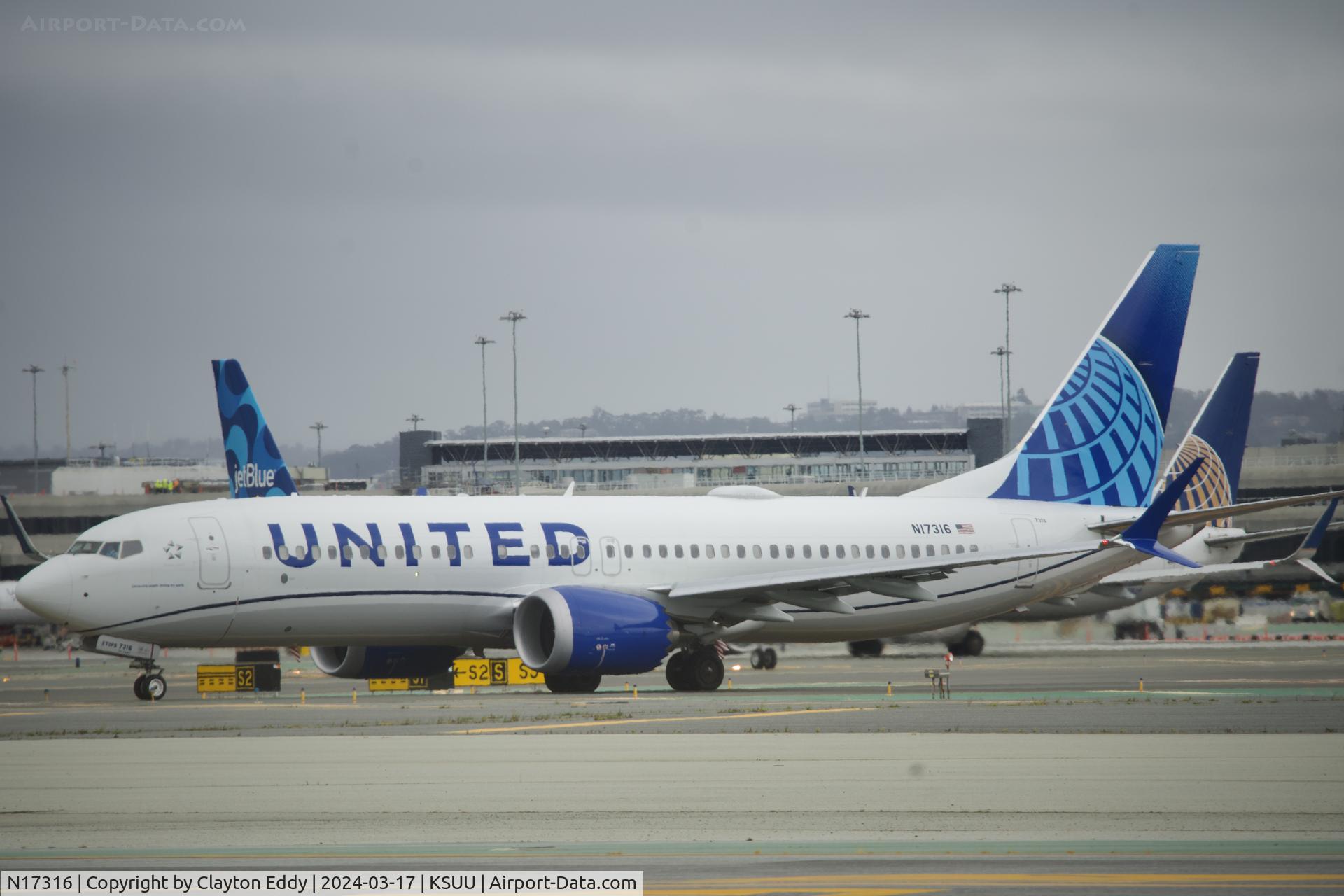 N17316, 2023 Boeing 737-8 MAX C/N 67596, Runway 10 SFO 2024.