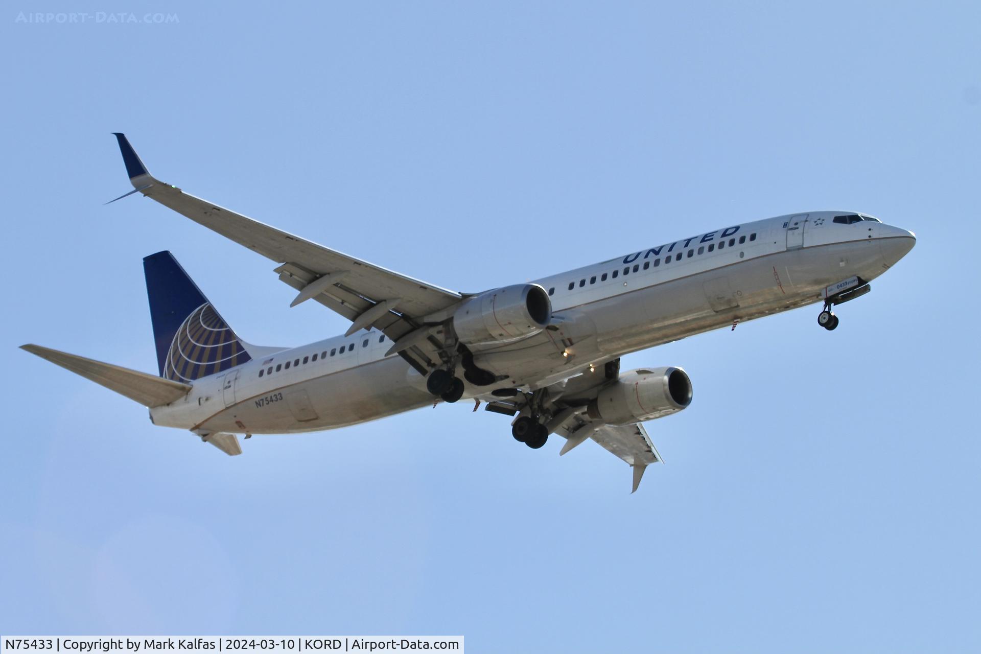 N75433, 2009 Boeing 737-924/ER C/N 33527, B739 United Airlines BOEING 737-924ER N75433 UAL1401 RSW-ORD
