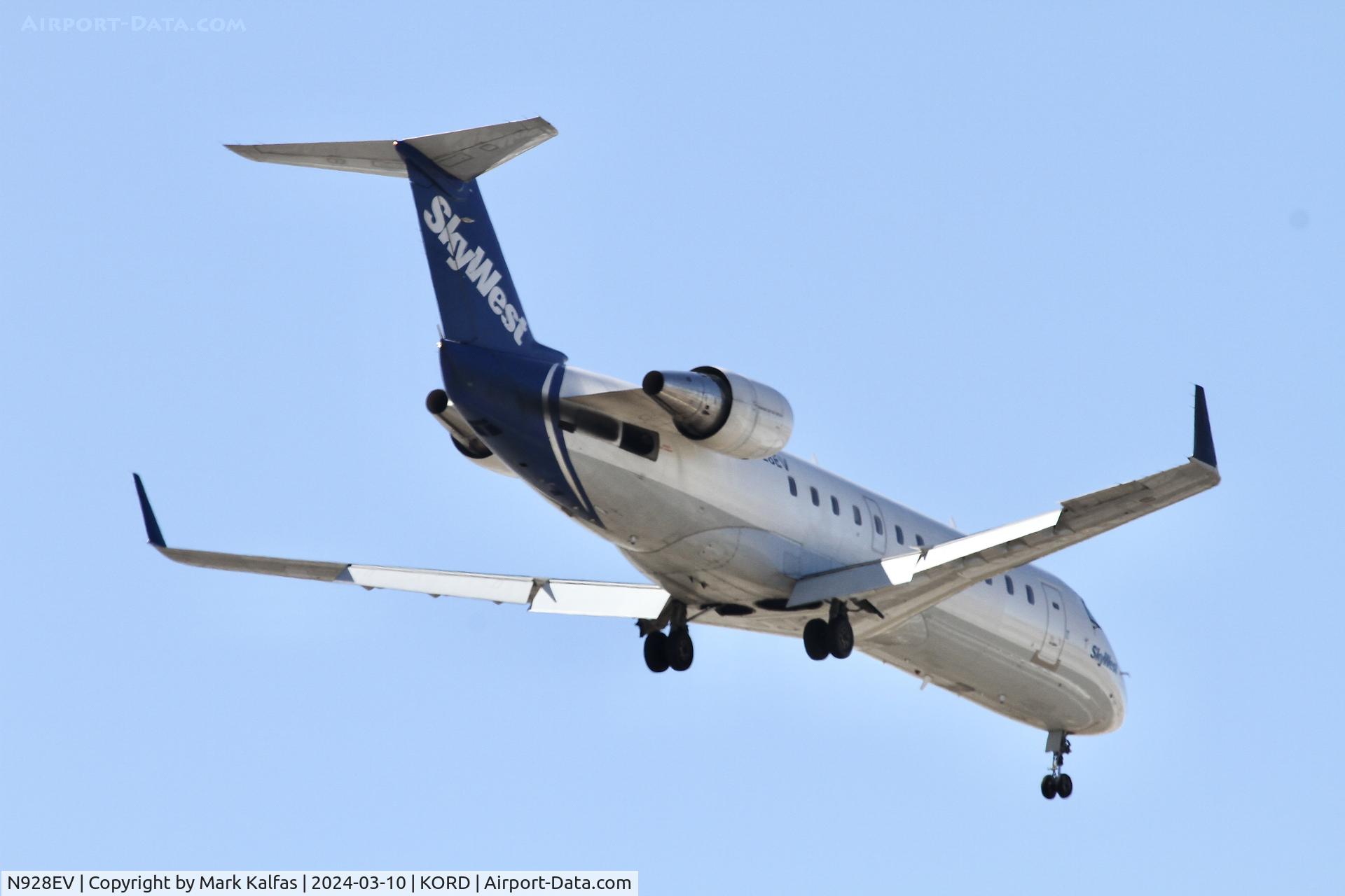 N928EV, 2004 Bombardier CRJ-200LR (CL-600-2B19) C/N 8006, CRJ2 SkyWest/United Express BOMBARDIER INC CL-600-2B19, N928EV SKW5303 SDF-ORD