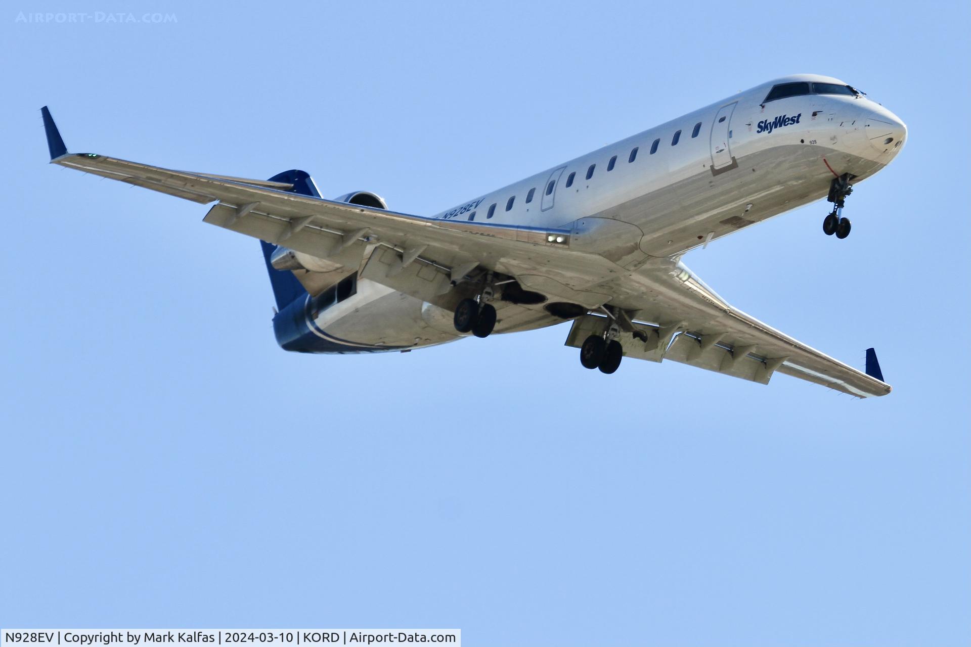 N928EV, 2004 Bombardier CRJ-200LR (CL-600-2B19) C/N 8006, CRJ2 SkyWest/United Express BOMBARDIER INC CL-600-2B19, N928EV SKW5303 SDF-ORD