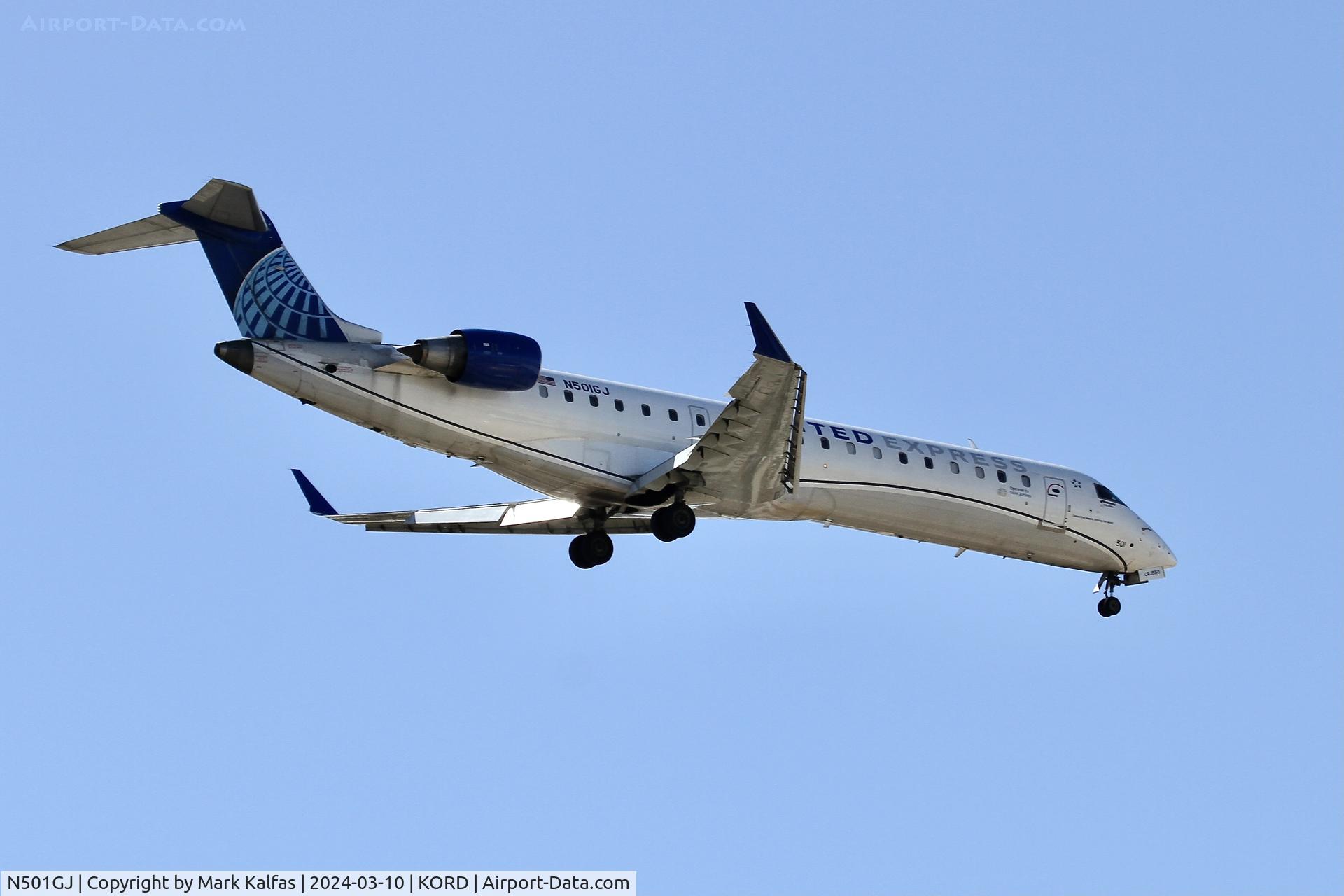 N501GJ, 2001 Bombardier CRJ-550 (CL-600-2C11) C/N 10005, CRJ7 GoJet/United Express Bombardier CRJ-550, CL-600-2C10, N501GJ GJS4458 MDT-ORD