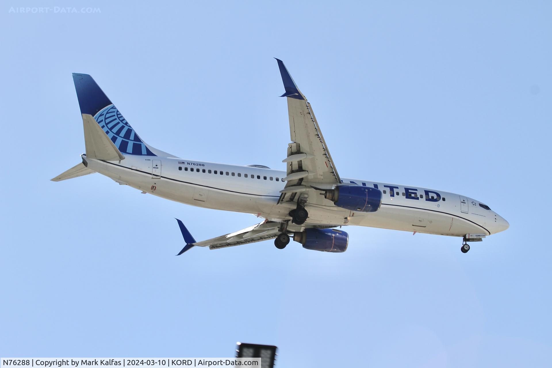 N76288, 2004 Boeing 737-824 C/N 33451, B738 United Airlines Boeing 737-824 N76288 UAL1588 OMA-ORD