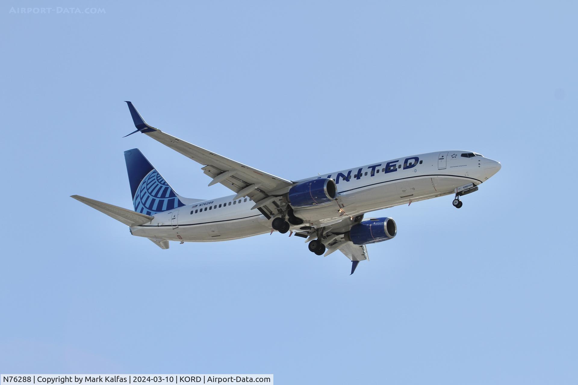 N76288, 2004 Boeing 737-824 C/N 33451, B738 United Airlines Boeing 737-824 N76288 UAL1588 OMA-ORD
