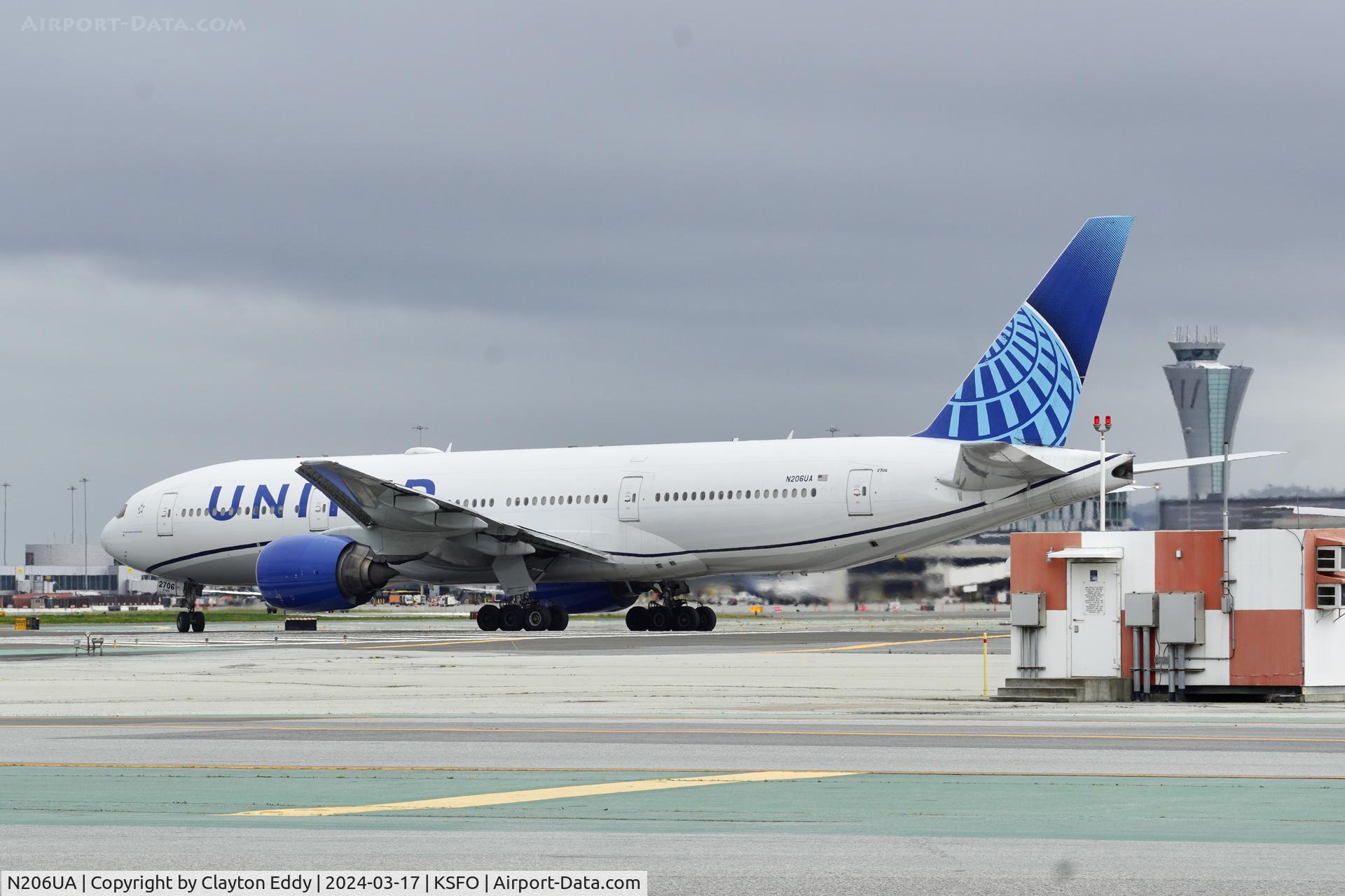 N206UA, 1999 Boeing 777-222/ER C/N 30212, SFO 2024.