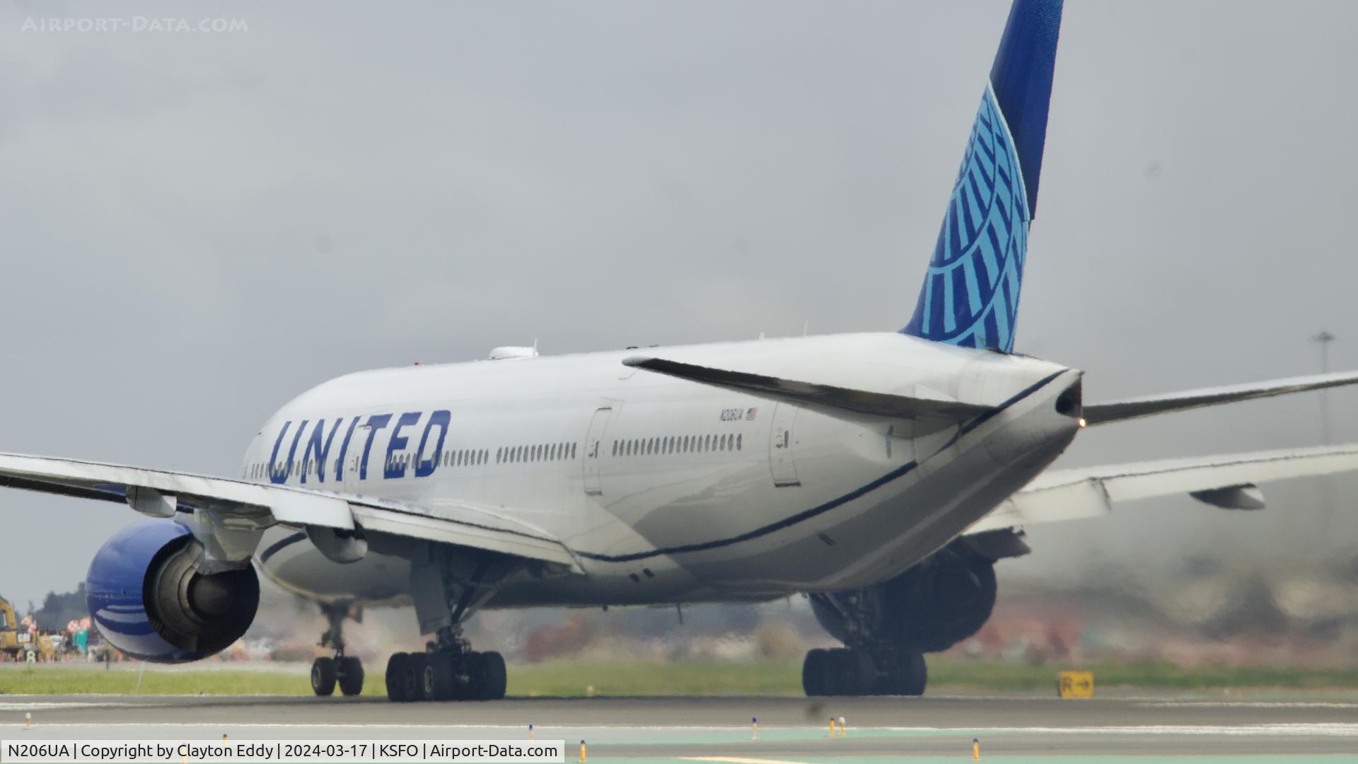 N206UA, 1999 Boeing 777-222/ER C/N 30212, SFO 2024.