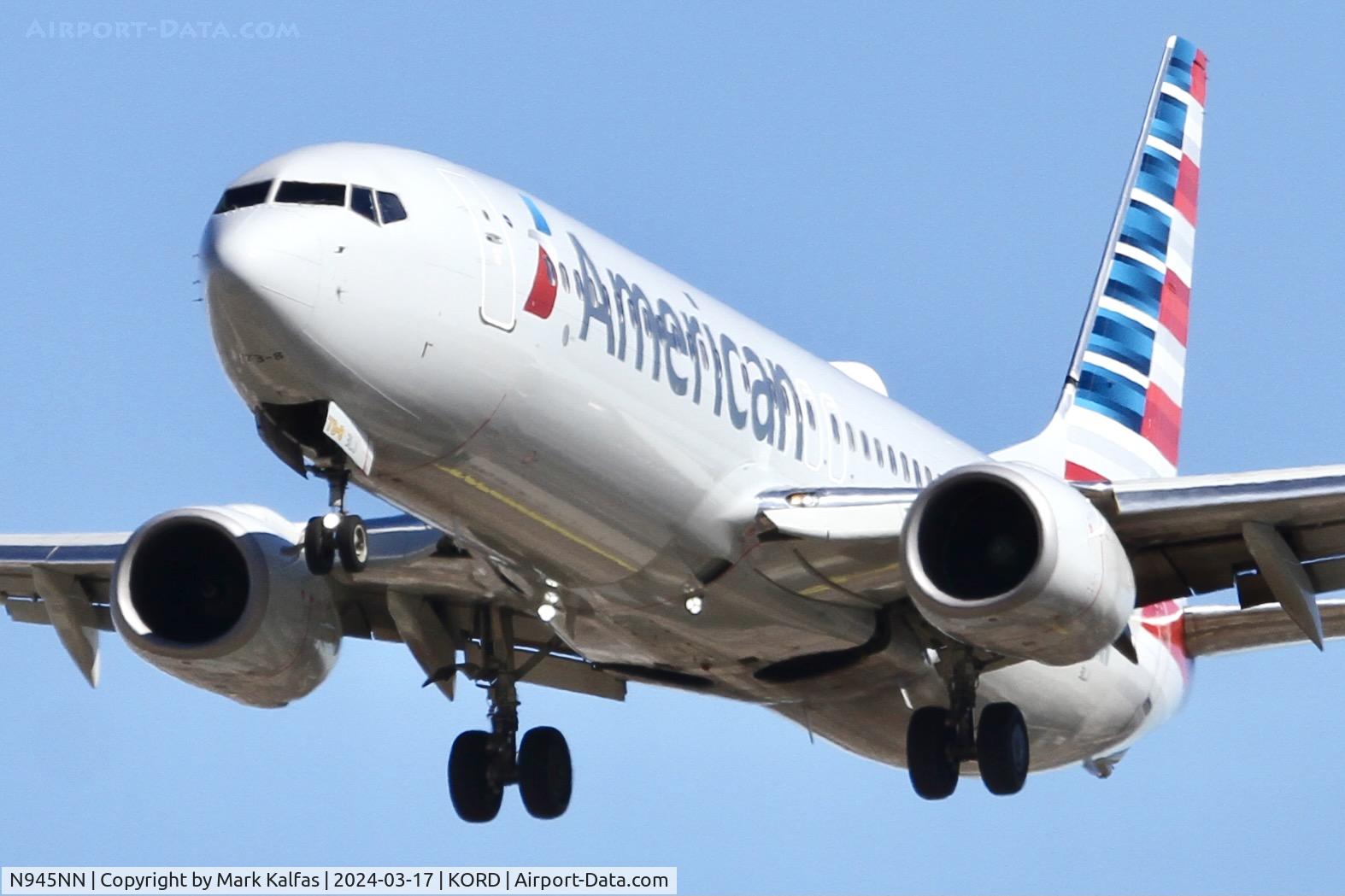 N945NN, 2014 Boeing 737-823 C/N 33233, B738 American Airlines Boeing 737-823  N945NN AAL601 PHX-ORD