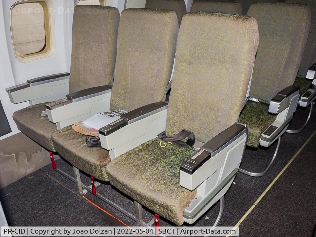 PR-CID, 1991 Boeing 737-33A C/N 25033, This is the first row of the aircraft seats (1D, 1E, 1F).