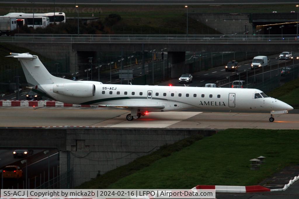 S5-ACJ, 1999 Embraer EMB-145LU (ERJ-145LU) C/N 145135, Taxiing