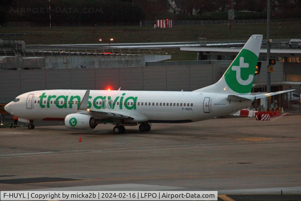 F-HUYL, 2013 Boeing 737-883 C/N 38037, Parked