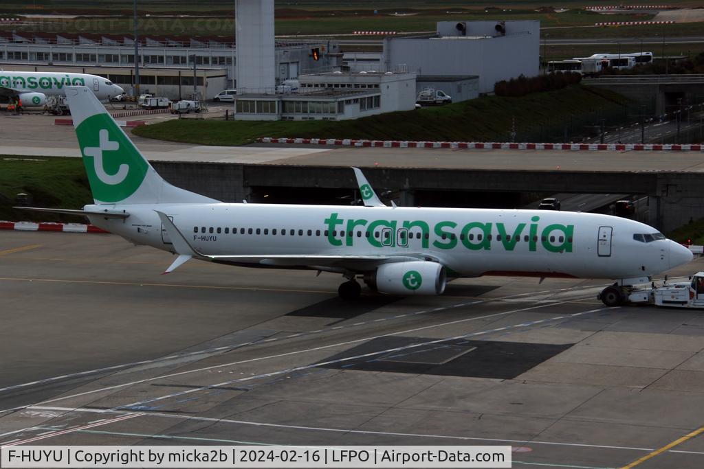 F-HUYU, 2011 Boeing 737-86N C/N 38014, Taxiing