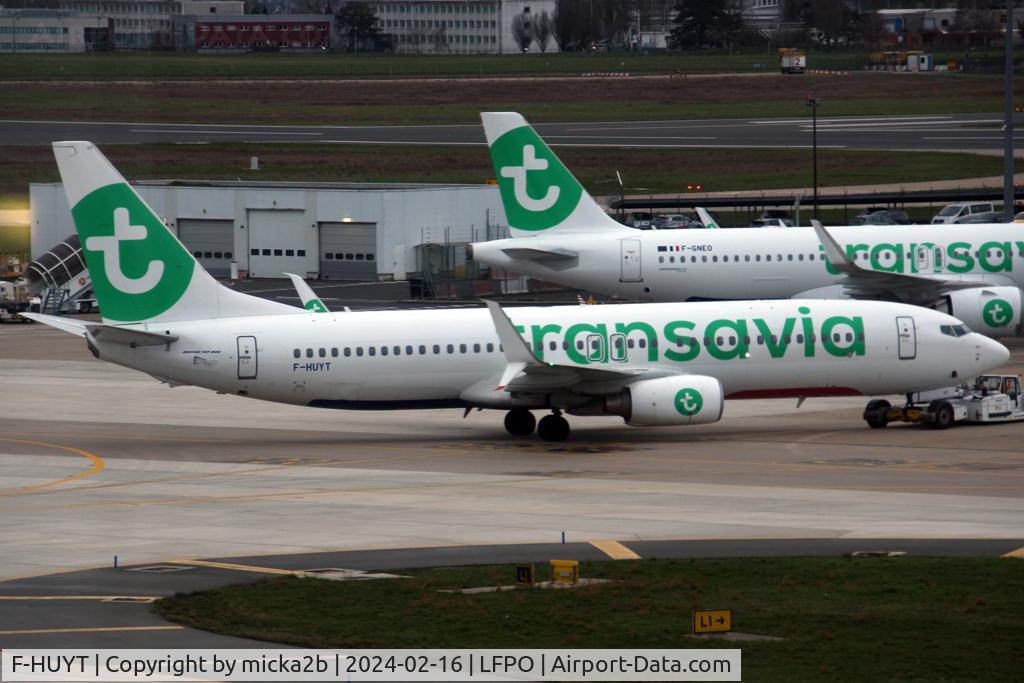 F-HUYT, 2011 Boeing 737-8K5 C/N 37252, Taxiing