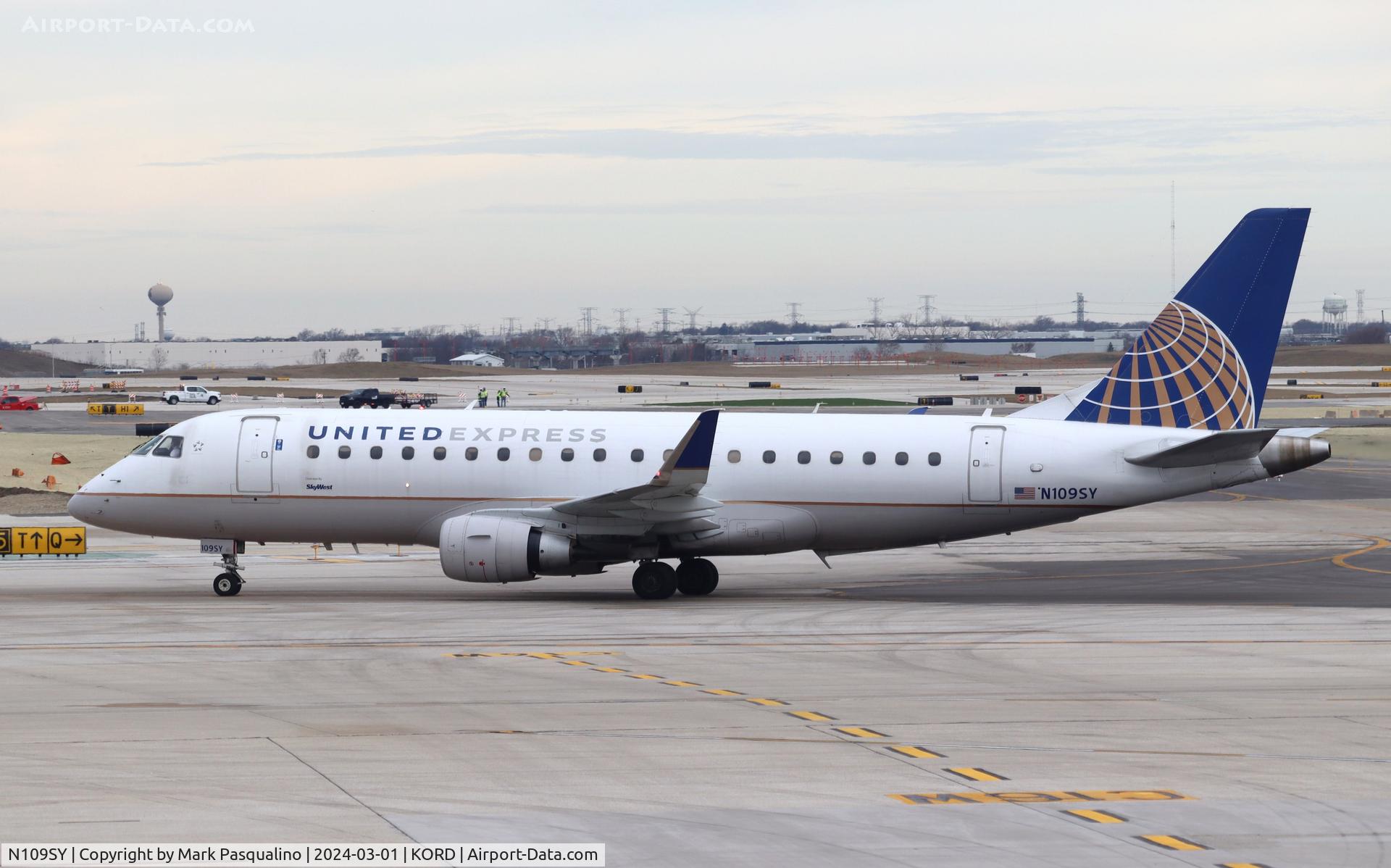 N109SY, 2014 Embraer 175LR (ERJ-170-200LR) C/N 17000402, ERJ-170-200LR
