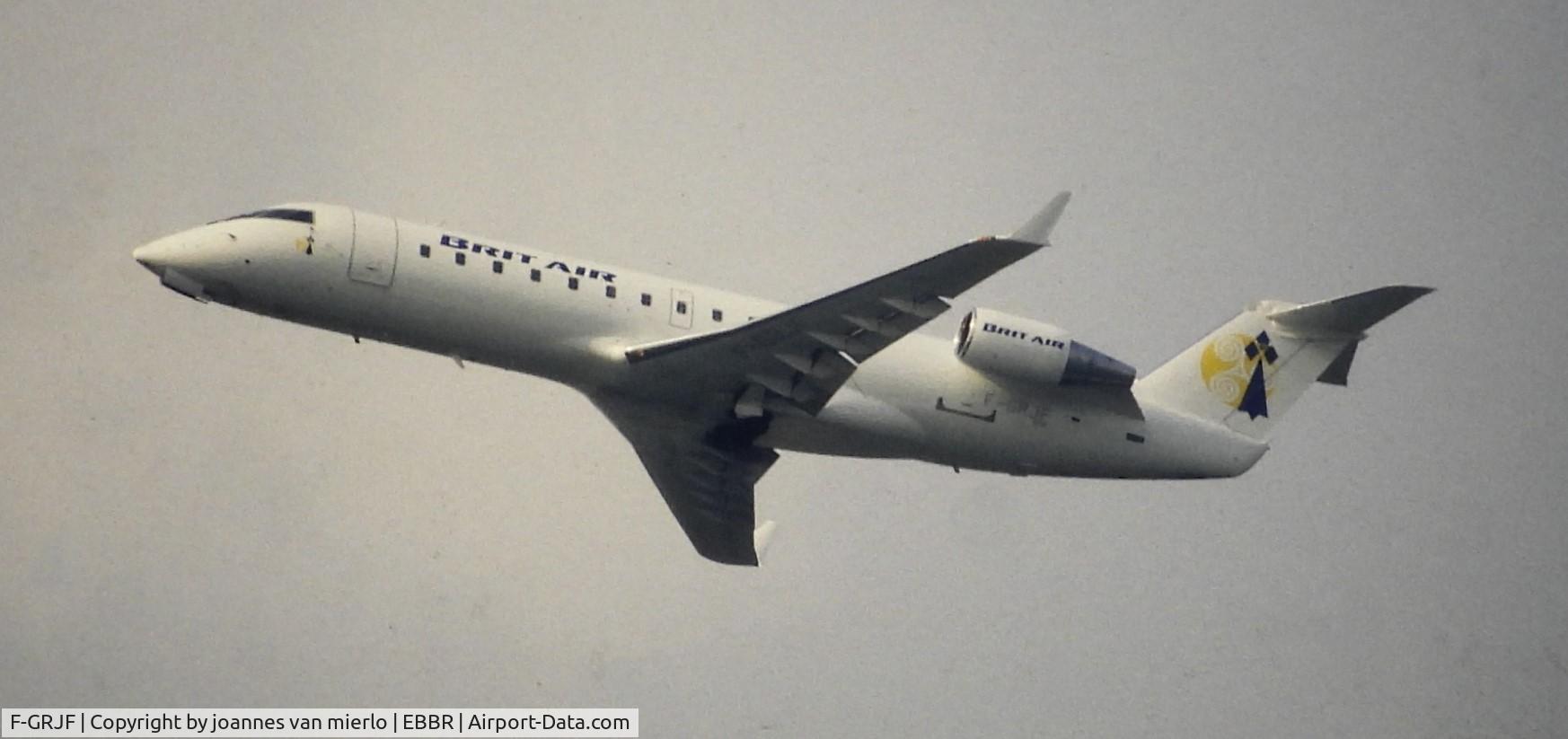 F-GRJF, Canadair CRJ-100ER (CL-600-2B19) C/N 7108, ex-slide