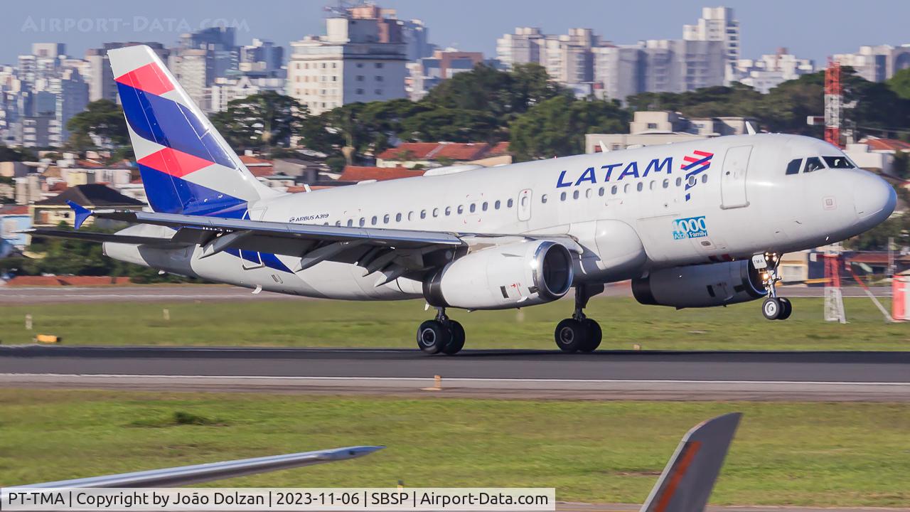 PT-TMA, 2009 Airbus A319-132 C/N 4000, With a special sticker marking the MSN 4000 of the Airbus A320 family.