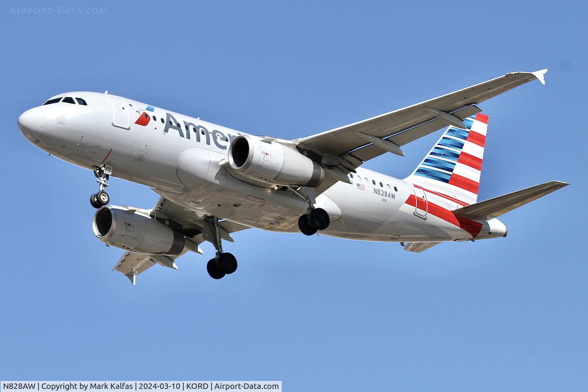 N828AW, 2001 Airbus A319-132 C/N 1552, A319 American Airlines AIRBUS INDUSTRIE A319-112 N828AW AAL9798 PHL-ORD