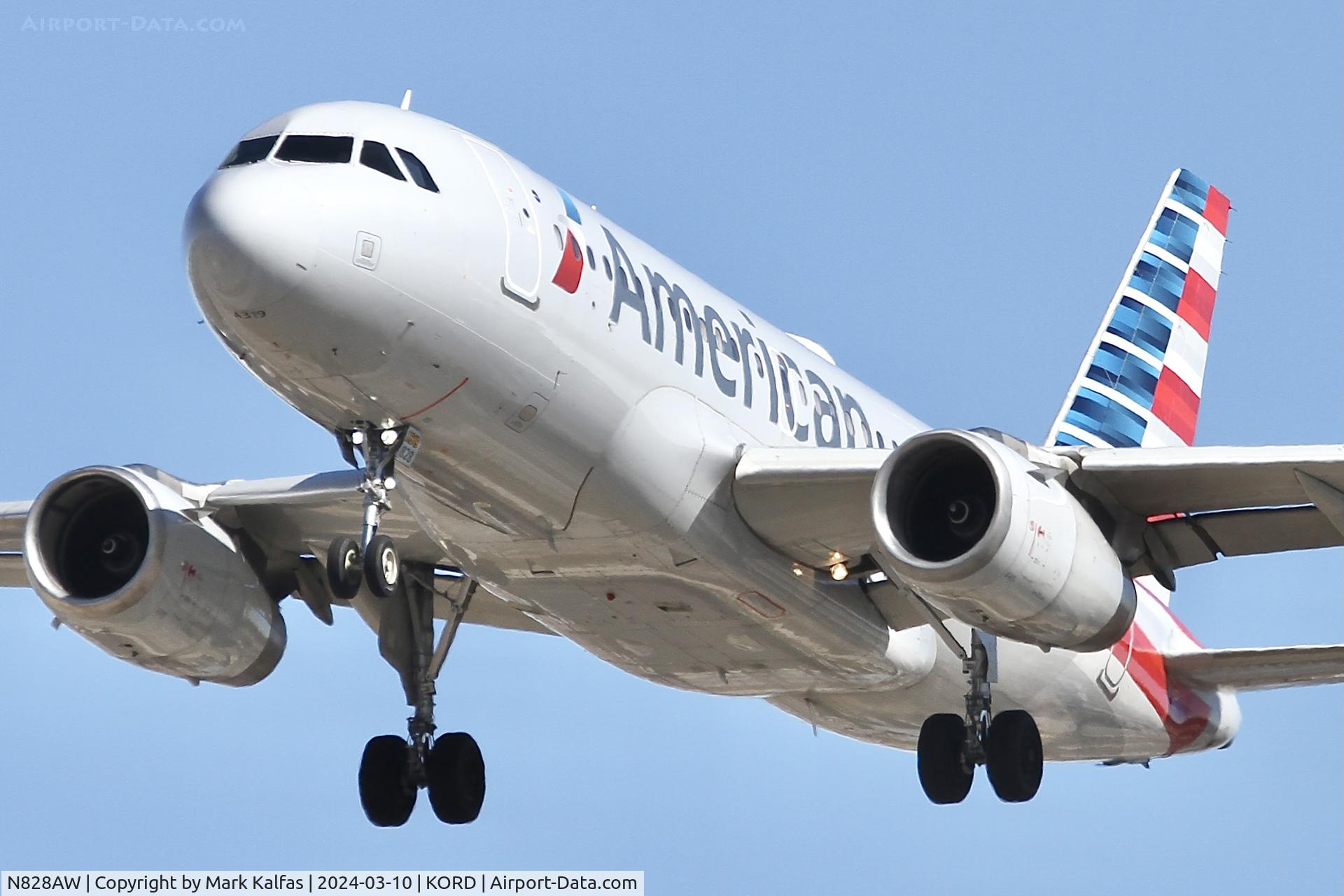 N828AW, 2001 Airbus A319-132 C/N 1552, A319 American Airlines AIRBUS INDUSTRIE A319-112 N828AW AAL9798 PHL-ORD