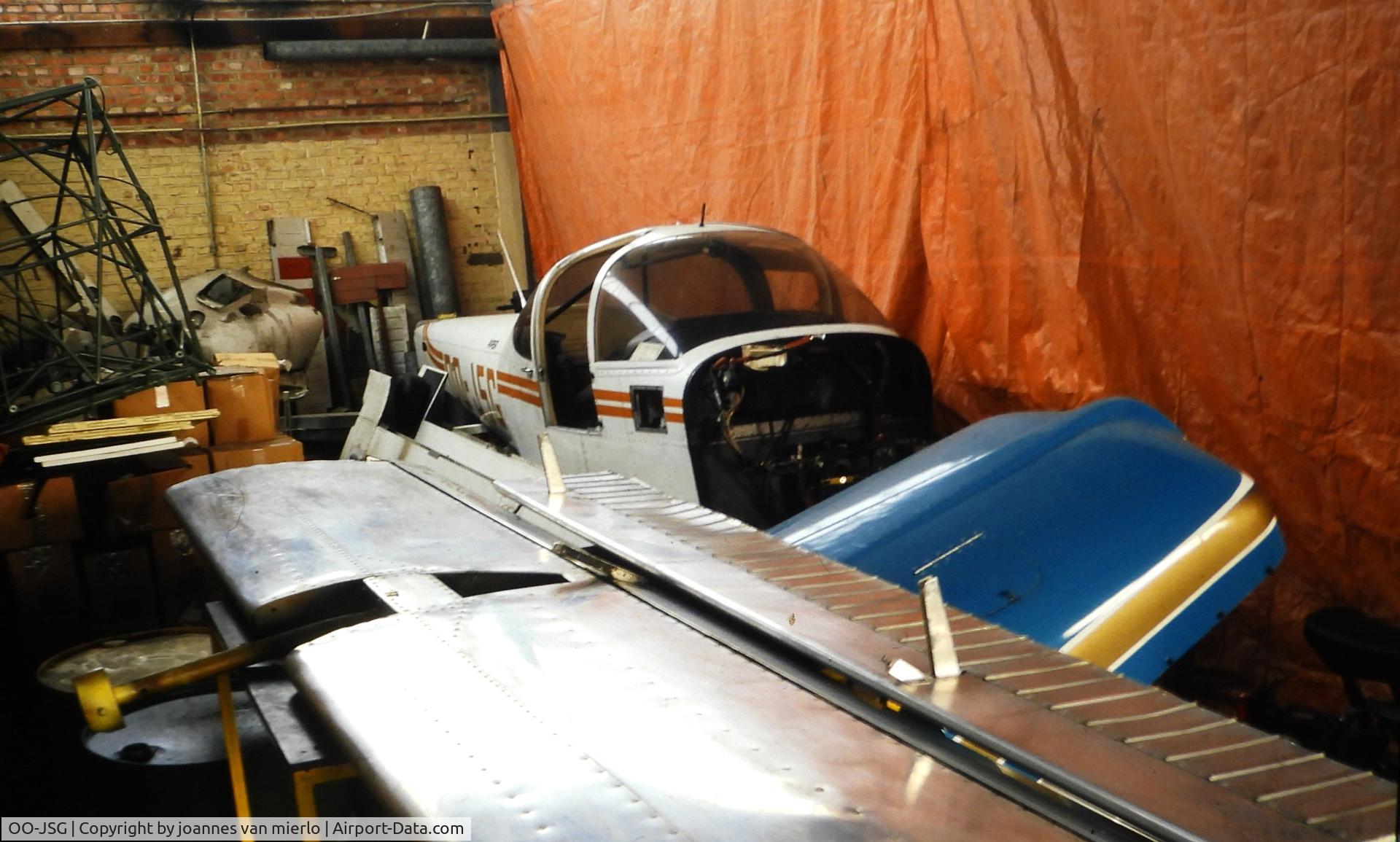 OO-JSG, 1979 Piper PA-38-112 Tomahawk C/N 38-79A0250, ex-slide