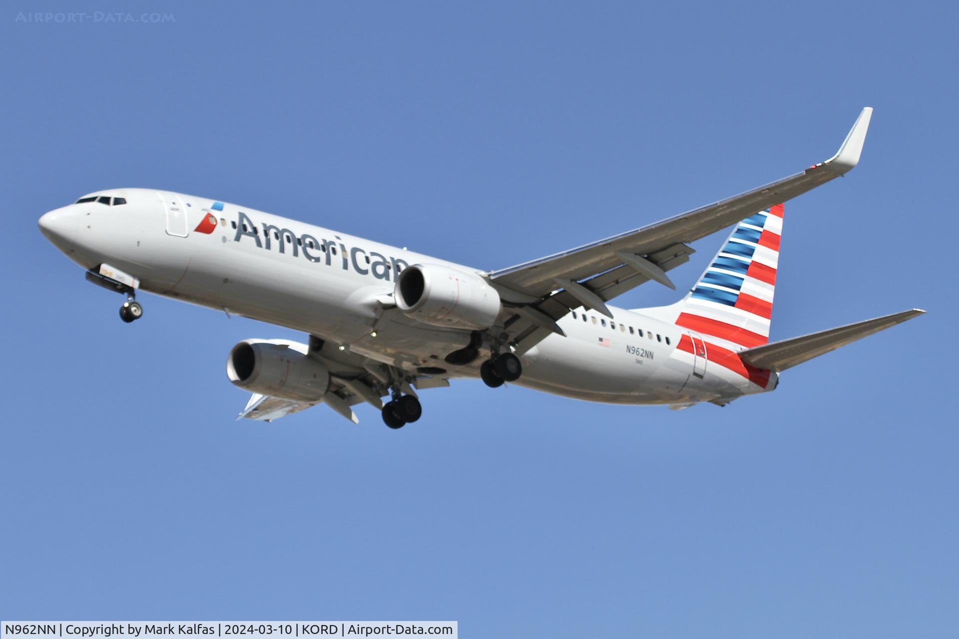 N962NN, 2014 Boeing 737-823 C/N 33331, B738 American Airlines Boeing 737-823 N962NN AAL2174 MIA-ORD