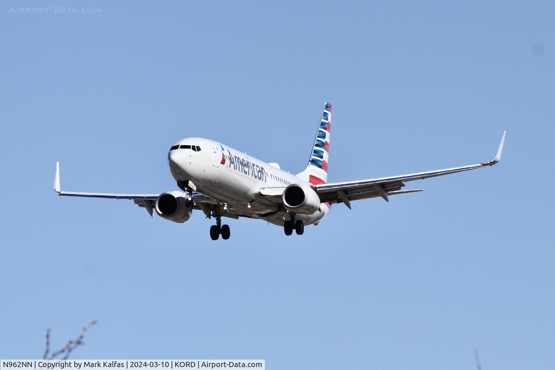 N962NN, 2014 Boeing 737-823 C/N 33331, B738 American Airlines Boeing 737-823 N962NN AAL2174 MIA-ORD