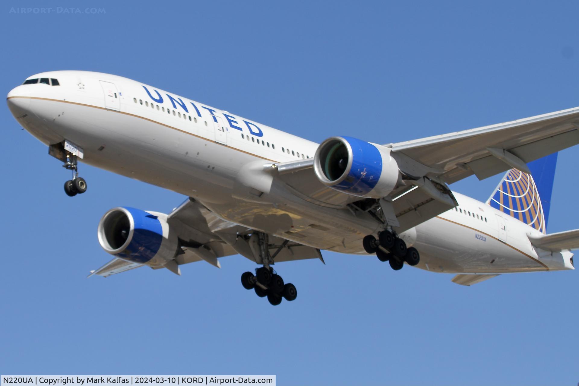 N220UA, 2001 Boeing 777-222 C/N 30223, B772 United Airlines Boeing 777-222 N220UA UAL2475 MCO-ORD