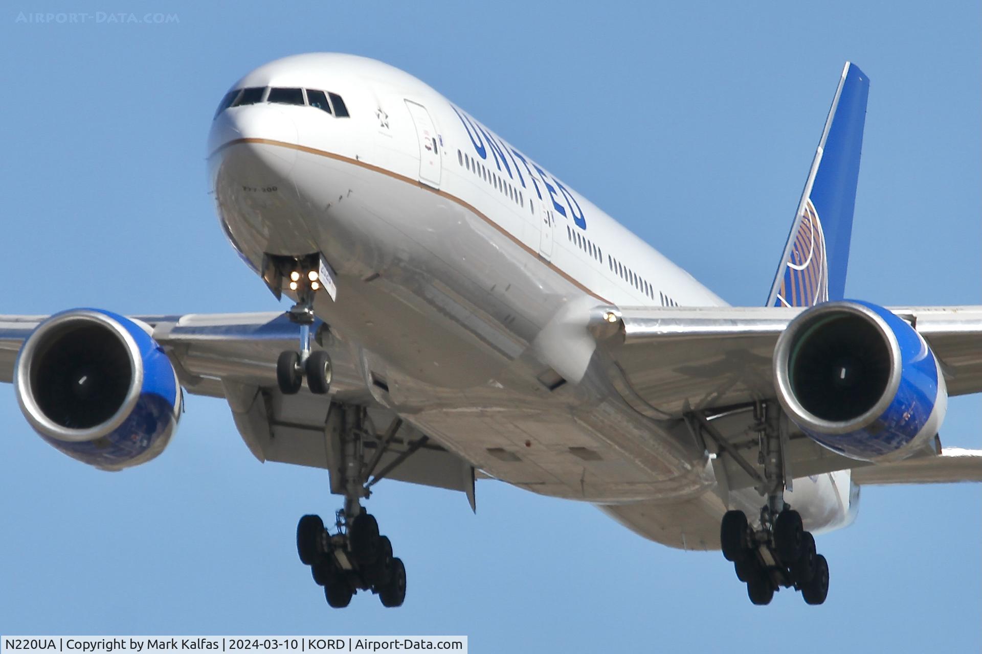 N220UA, 2001 Boeing 777-222 C/N 30223, B772 United Airlines Boeing 777-222 N220UA UAL2475 MCO-ORD