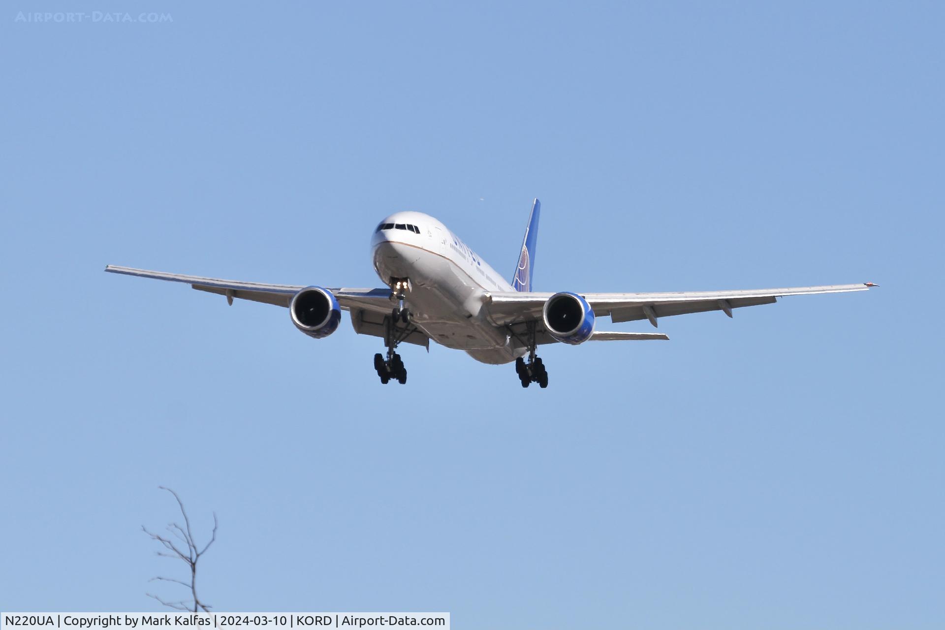 N220UA, 2001 Boeing 777-222 C/N 30223, B772 United Airlines Boeing 777-222 N220UA UAL2475 MCO-ORD