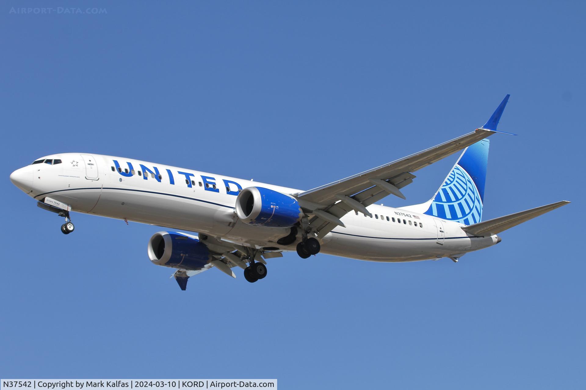 N37542, 2022 Boeing 737-9 MAX C/N 64470, B39M United Airlines Boeing 737-Max 9 N37542 UAL323 EWR-ORD